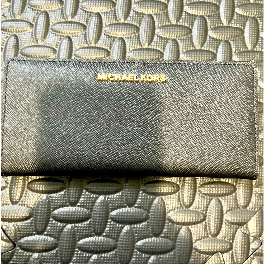 MICHEAL KORS SLIM WALLET  ✨❤️🌸
